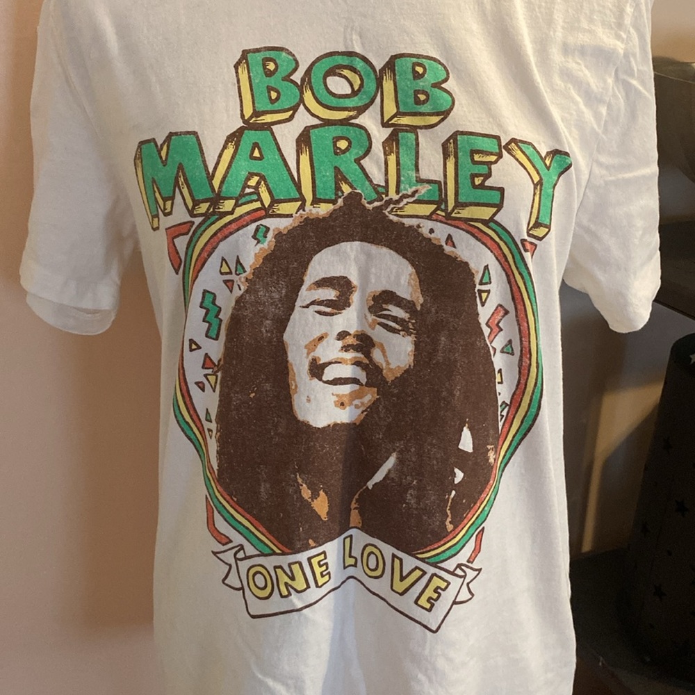 Bob Marley One Love Old Navy faux vintage T-Shirt size Medium - Picture 3 of 10